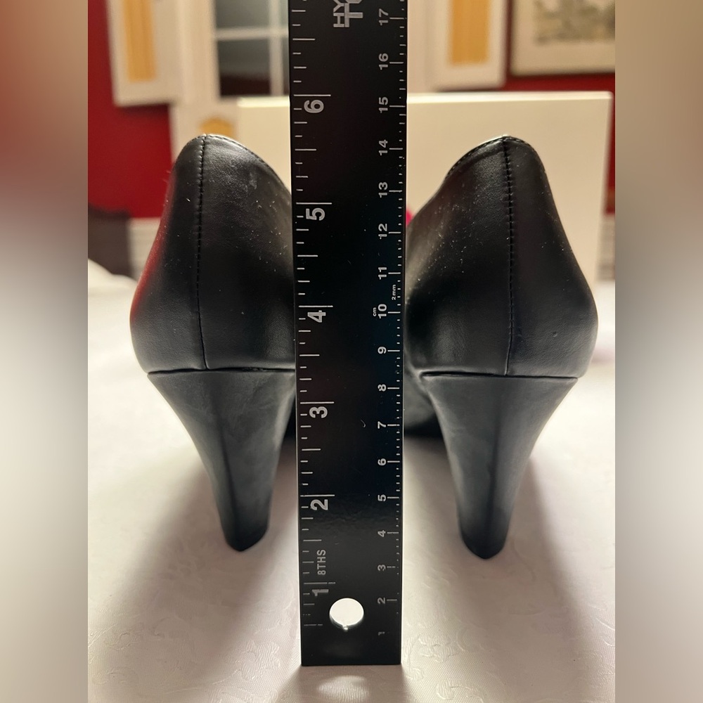 Naturalizer Black and Gray Heeled Shoes - Picture 6 of 9